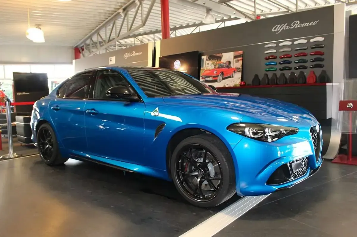 Neu Alfa Romeo Giulia Quadrifoglio 519 PS (381 kW) 2025 Verde montreal Limousine