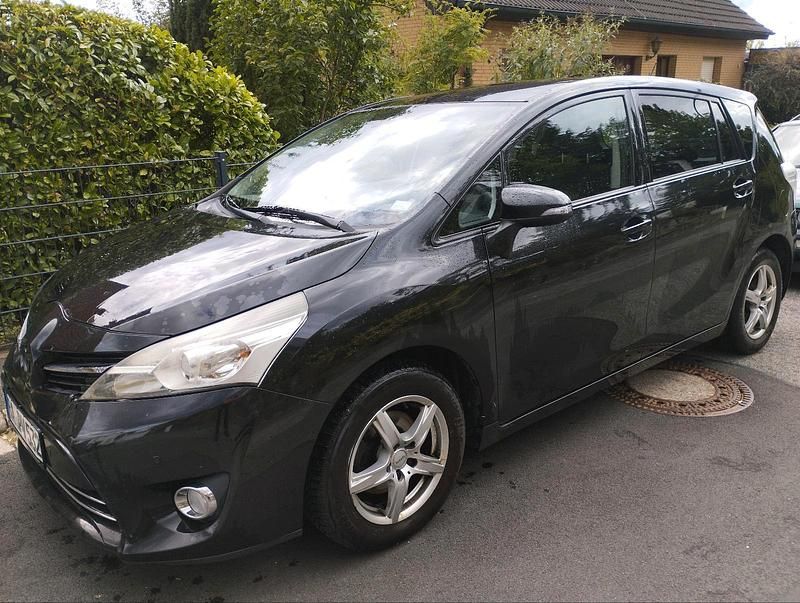 Schwarz Gebraucht 2015 Toyota Verso Van / Kleinbus | 5.999 € (Fairer Preis) - Bild 1/4
