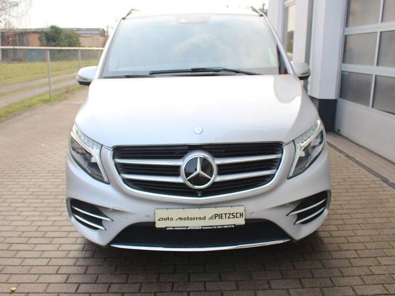 Gebraucht Mercedes V220 Avantgarde 190 PS (139 kW) 2017 Brillantsilber Van / Kleinbus