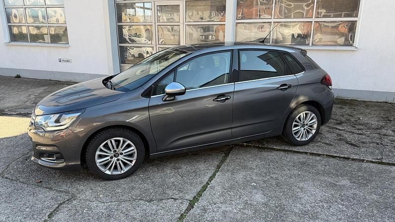 Gebraucht Citroën C4 SELECTION 120 PS (88 kW) 2015 Other Limousine