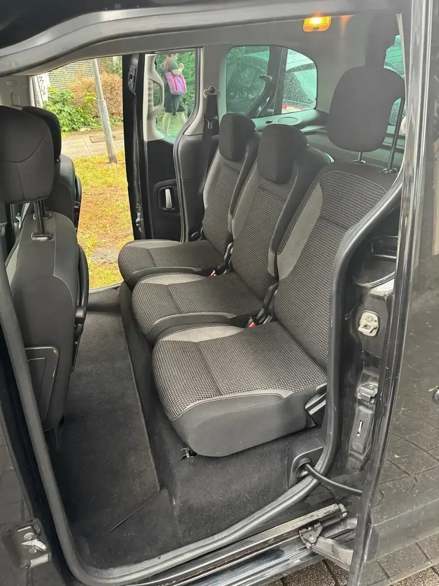 Gebraucht Peugeot TePee 120 PS (88 kW) 2015 Schwarz Kombi