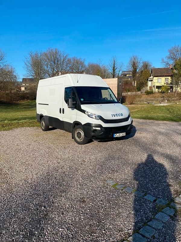 Weiß Gebraucht 2018 Iveco Daily Van / Kleinbus | 11.900 € - Bild 1/4