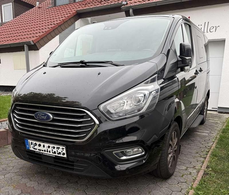 Schwarz Gebraucht 2019 Ford Tourneo Titanium Van / Kleinbus | 34.600 € (Teuer) - Bild 1/3