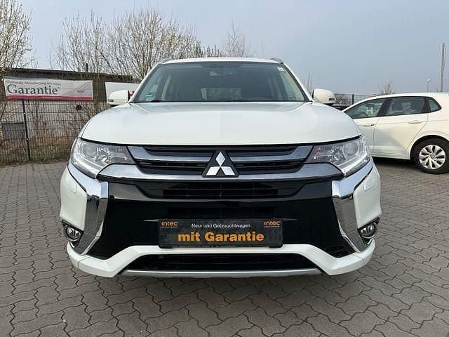 Gebraucht Mitsubishi Outlander P-HEV 121 PS (88 kW) 2017 Weiß SUV