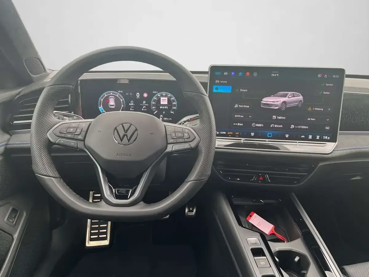 Gebraucht VW Passat R-line 265 PS (194 kW) 2025 Chilirot metallic grenadillschwarz metallic (metallic) Kombi