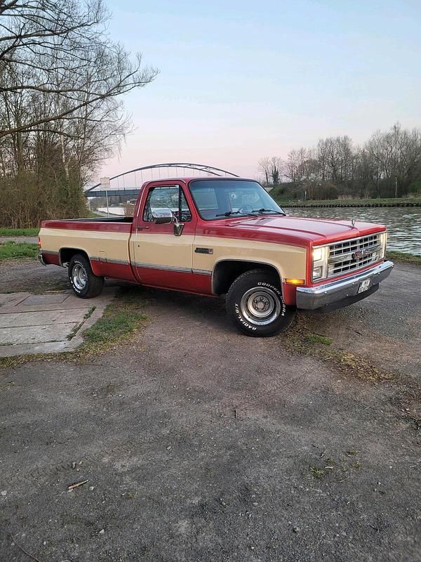 Rot Gebraucht 1987 GMC Sierra SUV | 17.199 € - Bild 1/4