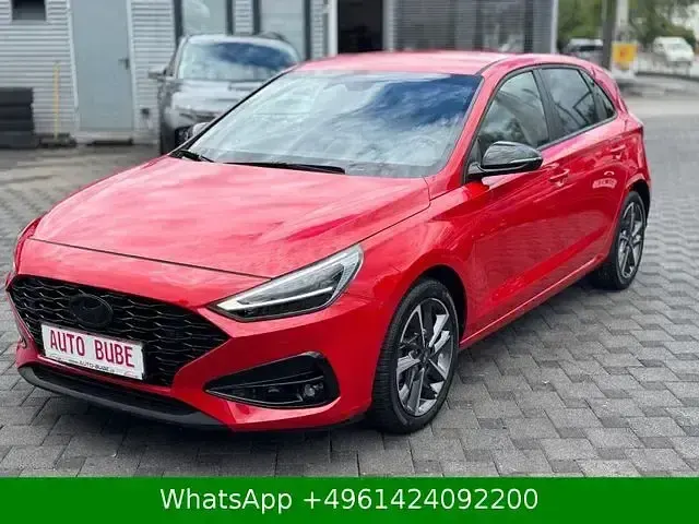 Gebraucht Hyundai i30 Advantage 101 PS (74 kW) 2024 Engine red Limousine