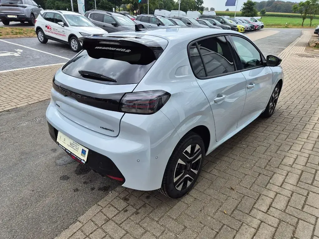 Neu Peugeot 208 Allure 101 PS (74 kW) 2025 Weiß Kleinwagen
