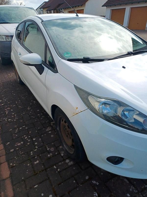 Gebraucht Ford Fiesta 96 PS (70 kW) 2009 Weiß Kleinwagen