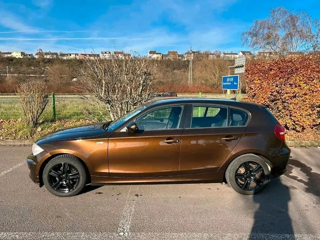 Gebraucht BMW 116 122 PS (89 kW) 2011 Braun Kleinwagen