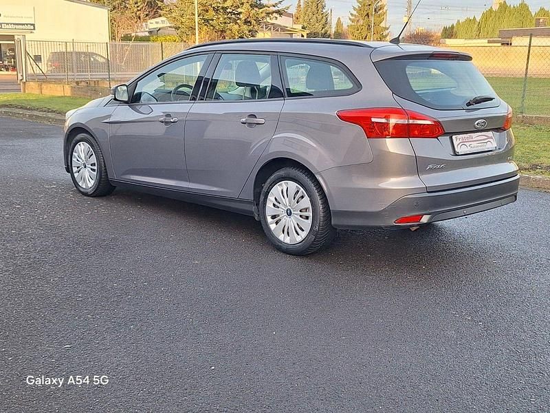 Gebraucht Ford Focus Trend 101 PS (74 kW) 2015 Braun Kombi