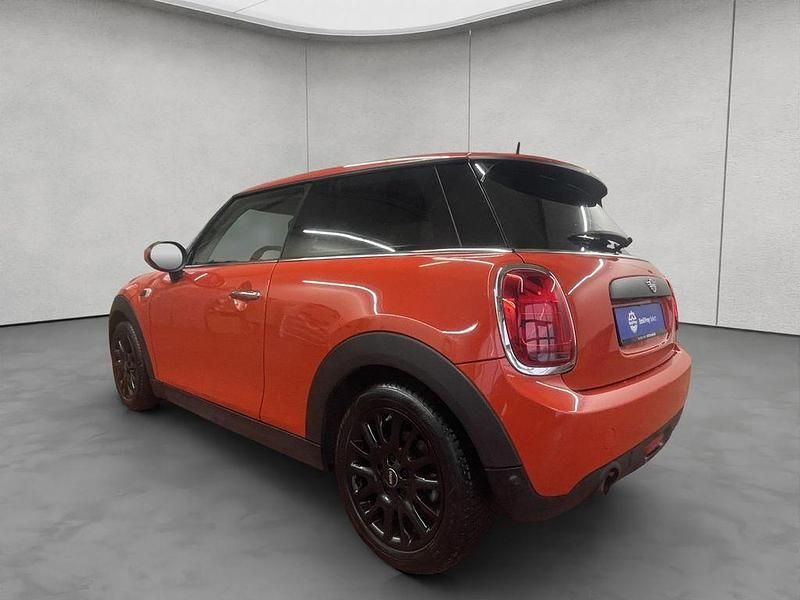 Gebraucht Mini ONE 102 PS (75 kW) 2018 Solaris orange metallic Kleinwagen