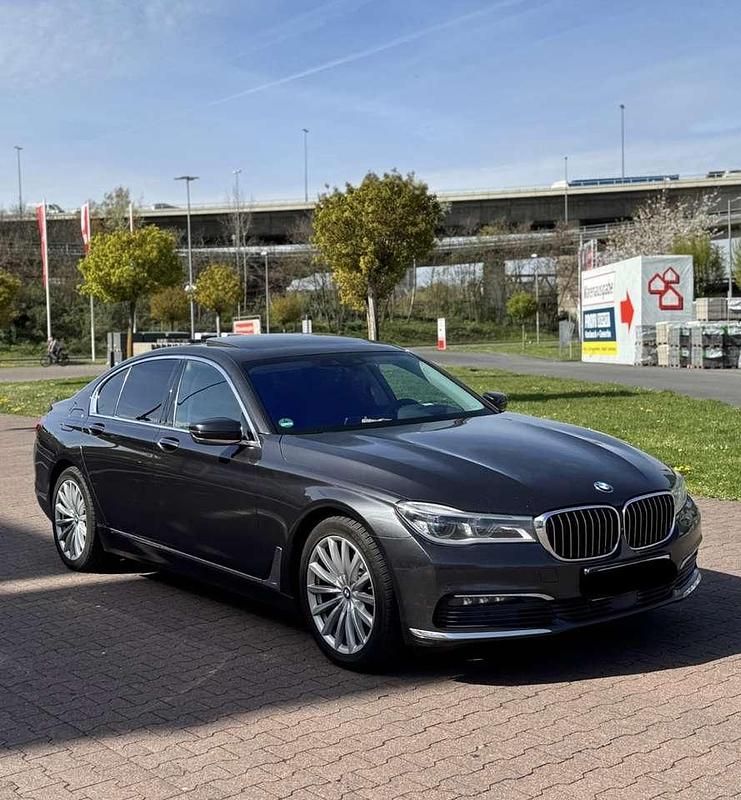 Gebraucht BMW 730L 265 PS (194 kW) 2016 Limousine