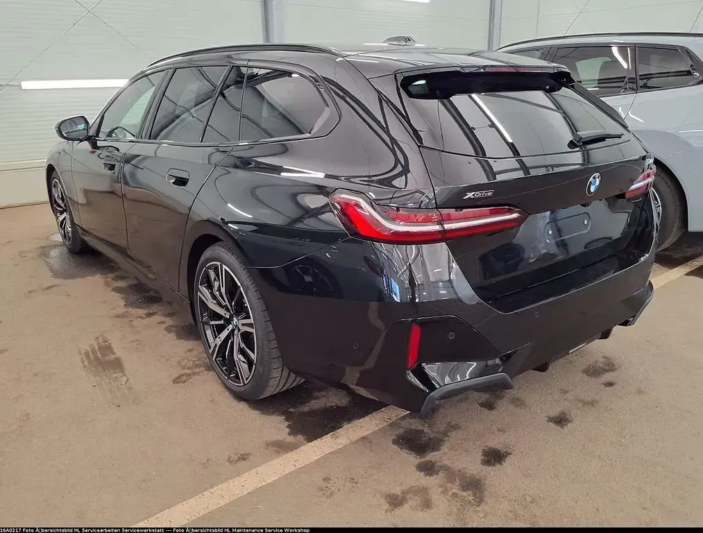 Gebraucht BMW 540 M Sport 303 PS (222 kW) 2025 Black sapphire Kombi
