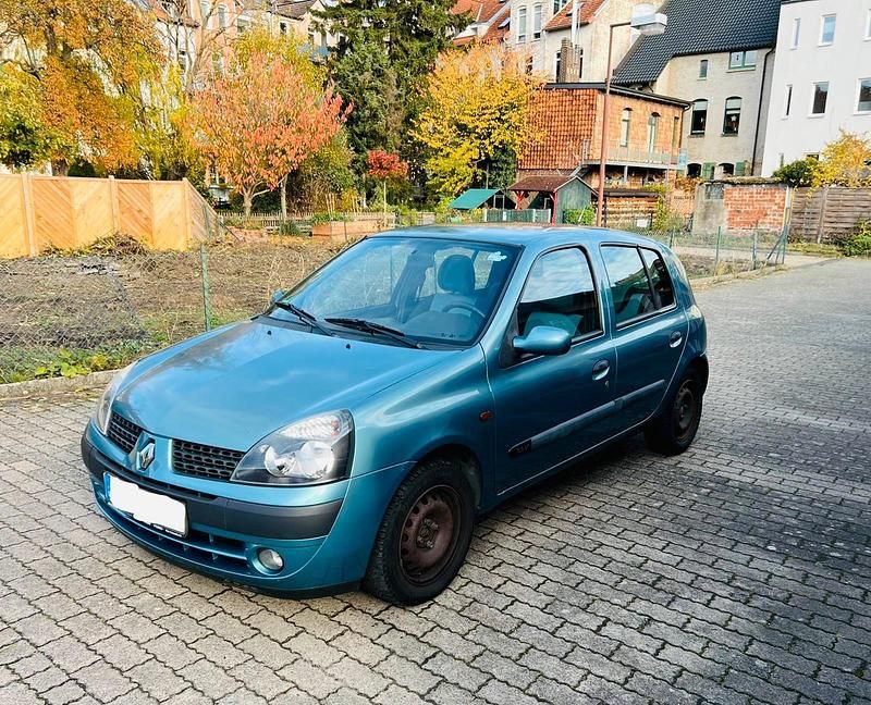 Blau Gebraucht 2002 Renault Clio II Limousine | 1.950 € (Fairer Preis) - Bild 1/4