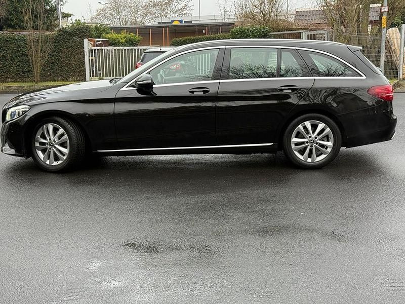 Gebraucht Mercedes C180 156 PS (114 kW) 2019 Obsidianschwarz  metalliclack Kombi