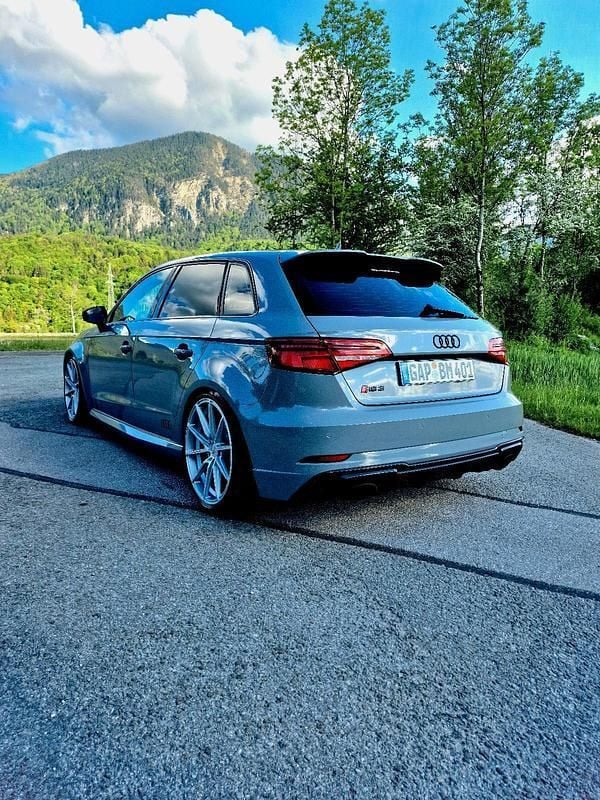 Grau Gebraucht 2018 Audi RS3 Kleinwagen | 46.000 € (Fairer Preis) - Bild 1/4