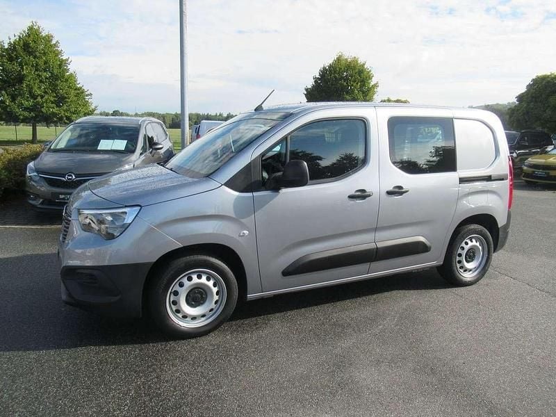 Grau Gebraucht 2021 Opel Combo Selection Van / Kleinbus | 13.300 € (Guter Preis) - Bild 1/4