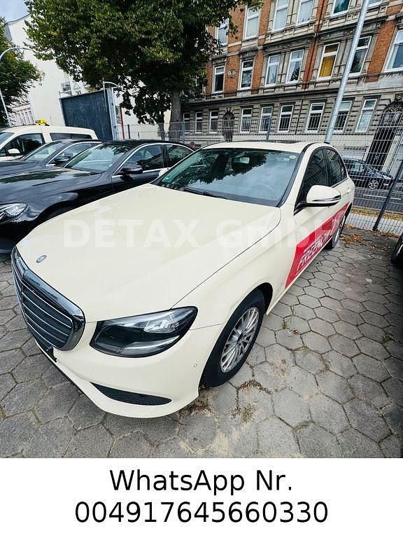 Beige Gebraucht 2017 Mercedes E200 Limousine | 7.749 € (Superpreis) - Bild 1/4