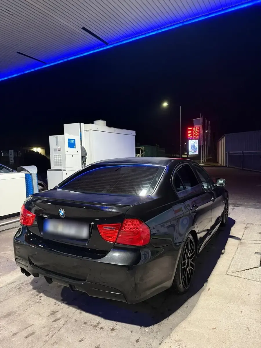 Gebraucht BMW 320 M Sport 170 PS (125 kW) 2011 Schwarz Limousine