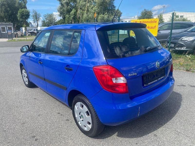 Gebraucht Skoda Fabia 60 PS (44 kW) 2010 Blau Kleinwagen