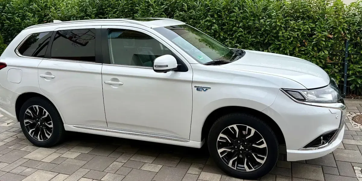 Gebraucht Mitsubishi Outlander P-HEV 203 PS (149 kW) 2017 Weiß SUV