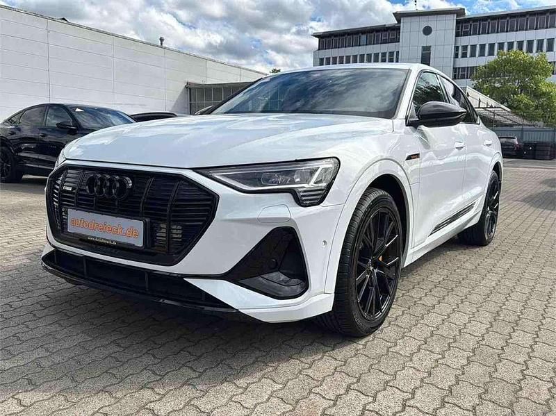 Gletscherweiß metallic Gebraucht 2022 Audi e-tron Sportback Black Edition SUV | 32.950 € (Superpreis) - Bild 1/2