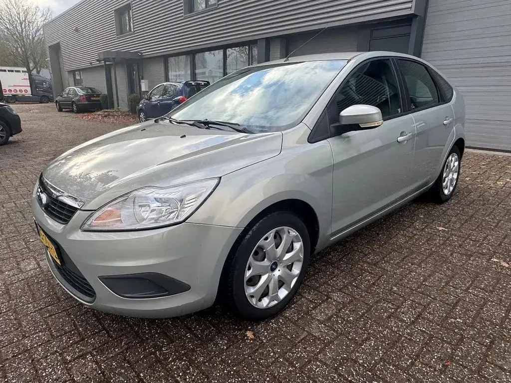 Używany Ford Focus 101 KM (74 kW) 2010 Zielony Sedan/Limuzyna