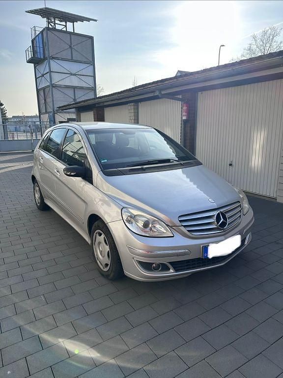 Silber Gebraucht 2005 Mercedes B170 Van / Kleinbus | 1.050 € (Guter Preis) - Bild 1/4
