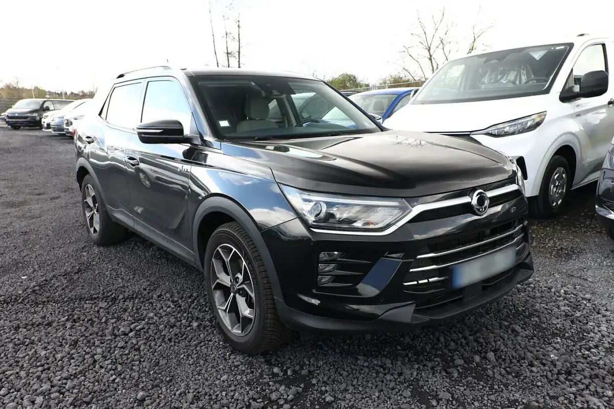 Gebraucht SsangYong Korando 163 PS (119 kW) 2020 Space schwarz