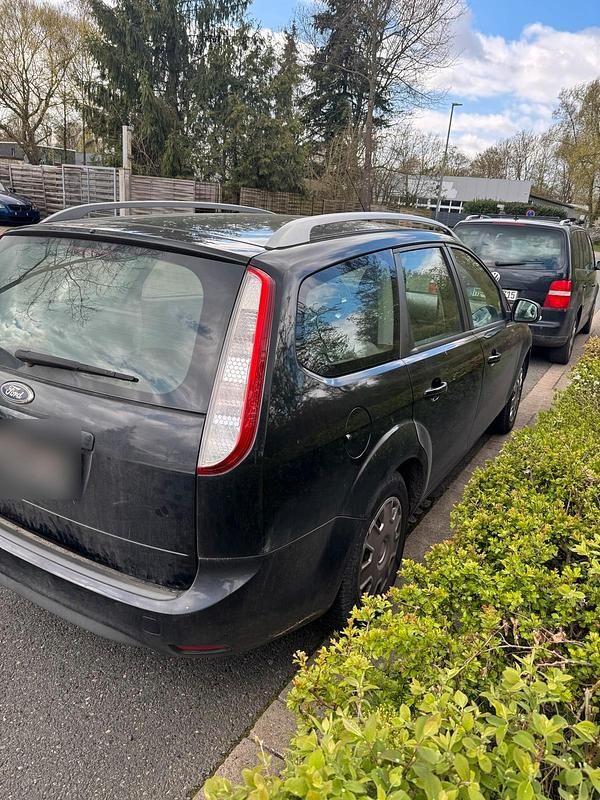 Gebraucht Ford Focus 101 PS (74 kW) 2010 Schwarz Kombi