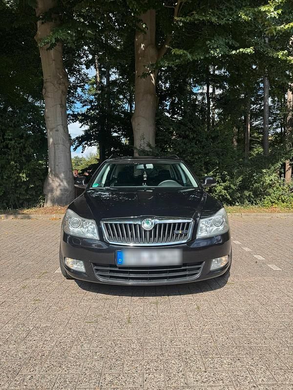 Schwarz Gebraucht 2009 Skoda Octavia Ambiente Kombi | 3.000 € (Etwas zu teuer) - Bild 1/4