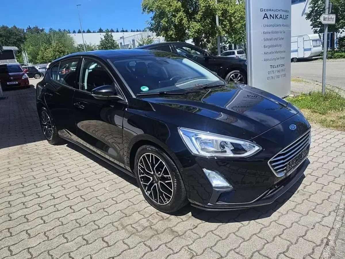 Gebraucht Ford Focus Titanium 120 PS (88 kW) 2018 Iridiumschwarz metallic Kleinwagen
