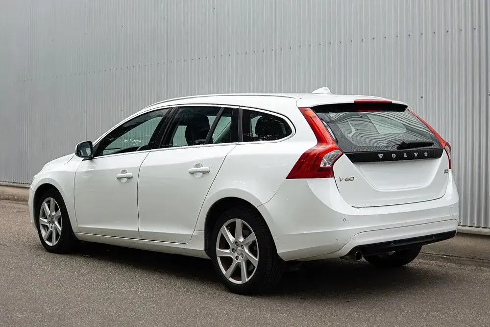 Gebraucht Volvo V60 114 PS (83 kW) 2013 Weiß Kombi