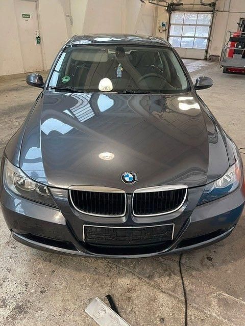 Gebraucht BMW 320 163 PS (119 kW) 2006 Grau Limousine