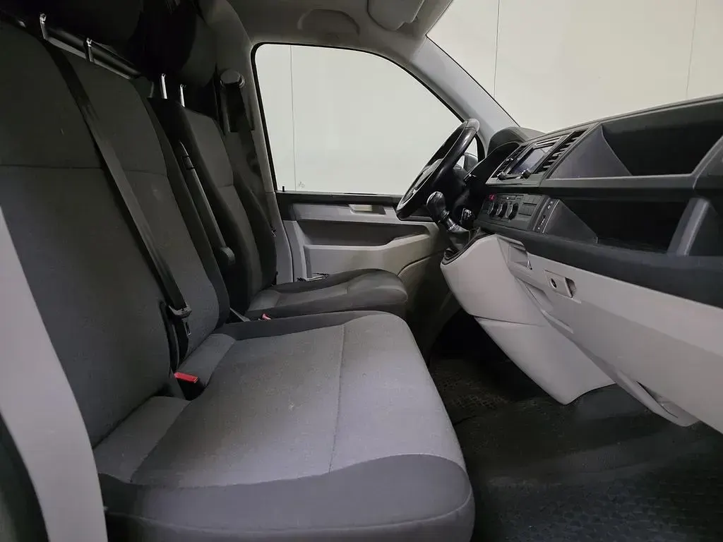 Gebraucht VW Transporter 150 PS (110 kW) 2019 Grau Van