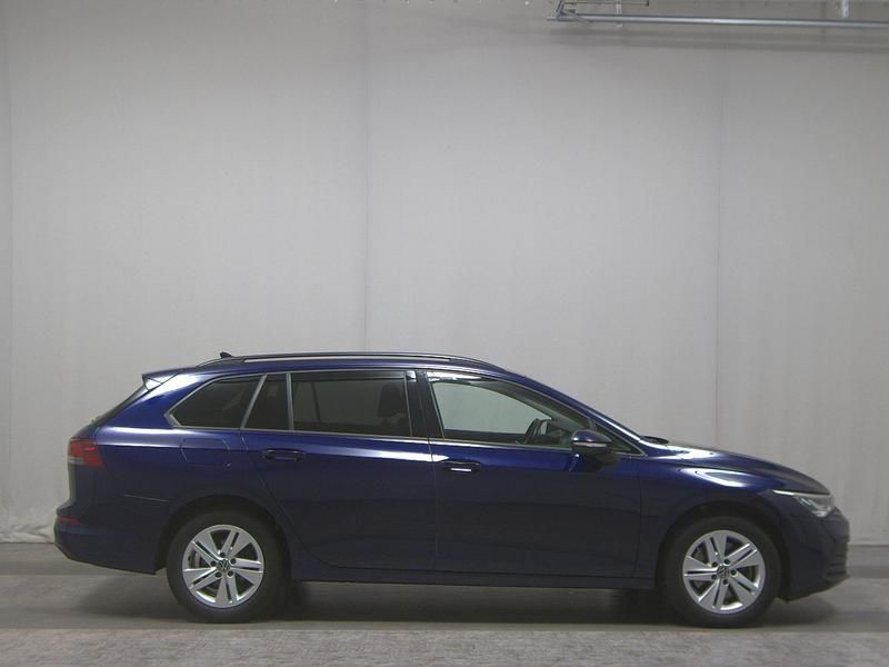 Blau Gebraucht 2021 VW Golf VIII Life Kombi | 17.980 € (Superpreis) - Bild 1/4