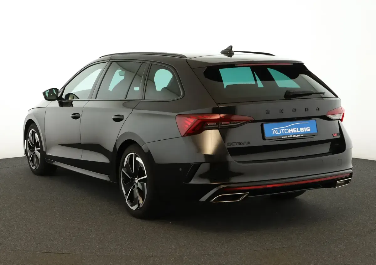 Gebraucht Skoda Octavia RS 200 PS (147 kW) 2023 Black magic perleffekt Kombi