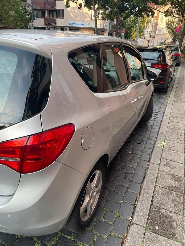 Gebraucht Opel Meriva 100 PS (73 kW) 2011 Silber Van / Kleinbus