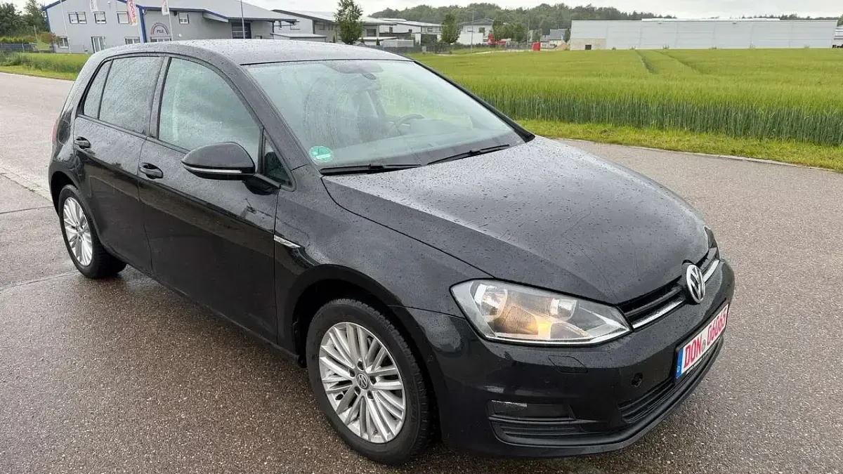 Gebraucht VW Golf VII Cup 105 PS (77 kW) 2014 Deep black perleffekt Kleinwagen