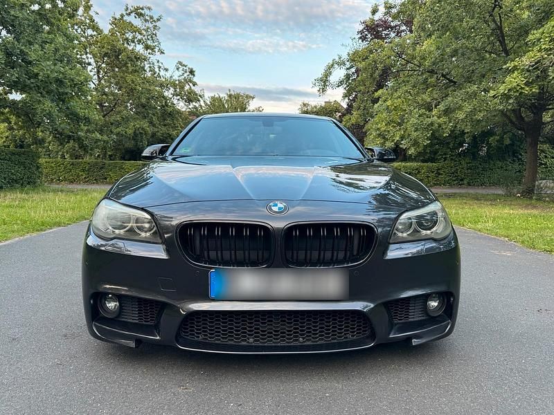 Grau Gebraucht 2013 BMW 525 M Sport Limousine | 15.000 € (Fairer Preis) - Bild 1/4