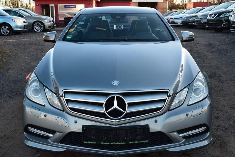 Gebraucht Mercedes E250 204 PS (150 kW) 2012 Silber Coupé