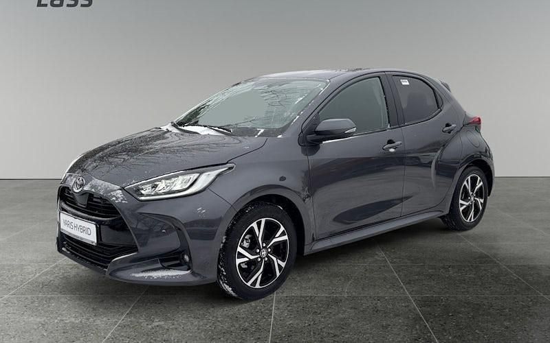 Neu Toyota Yaris Hybrid 116 PS (85 kW) 2025 Grau Limousine