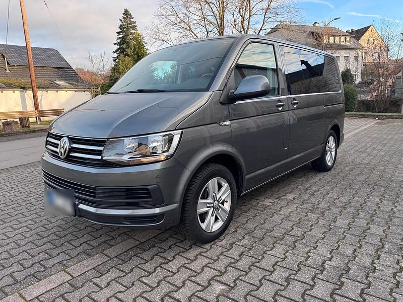 Grau Gebraucht 2016 VW Multivan Van | 33.850 € - Bild 1/4