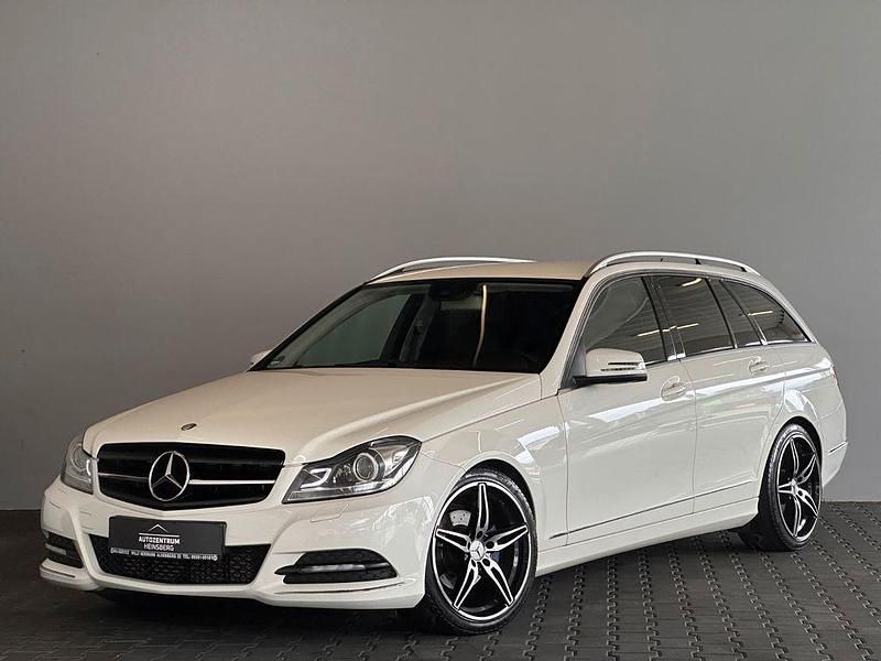 Weiß Gebraucht 2011 Mercedes C220 Limousine | 12.999 € (Etwas zu teuer) - Bild 1/4
