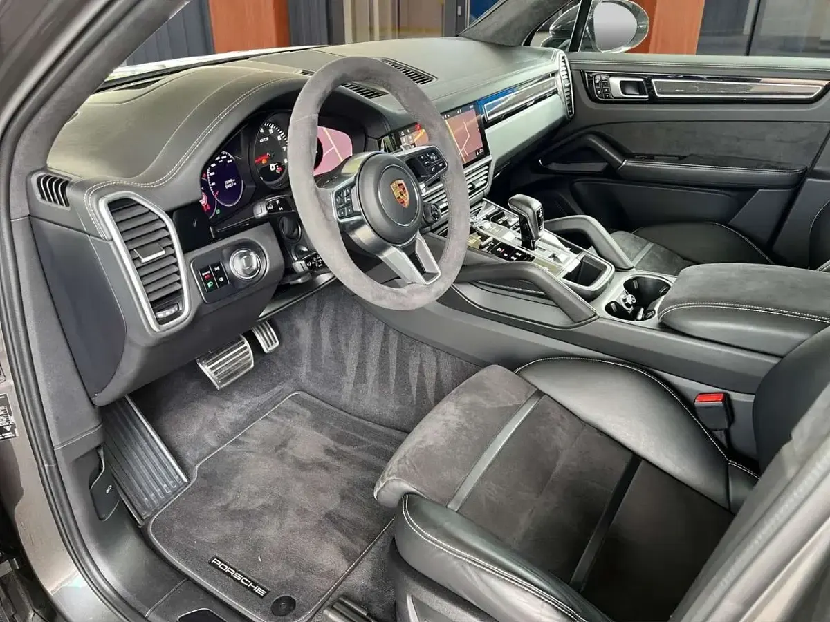 Gebraucht Porsche Cayenne GTS 460 PS (338 kW) 2021 Grau SUV