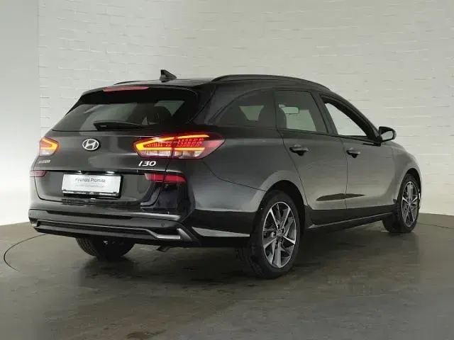 Gebraucht Hyundai i30 Advantage 101 PS (74 kW) 2025 Abyss black Kombi