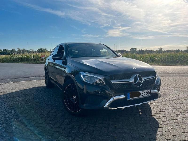 Schwarz Gebraucht 2016 Mercedes GLC220 AMG line Coupé | 25.000 € (Fairer Preis) - Bild 1/4