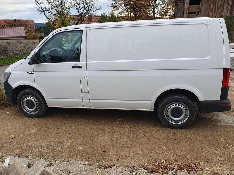 Weiß Gebraucht 2017 VW Transporter Van | 11.350 € - Bild 1/4