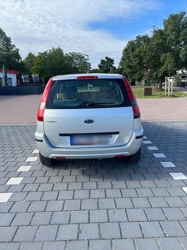 Gebraucht Ford Fusion Ambiente 101 PS (74 kW) 2004 Grau Limousine